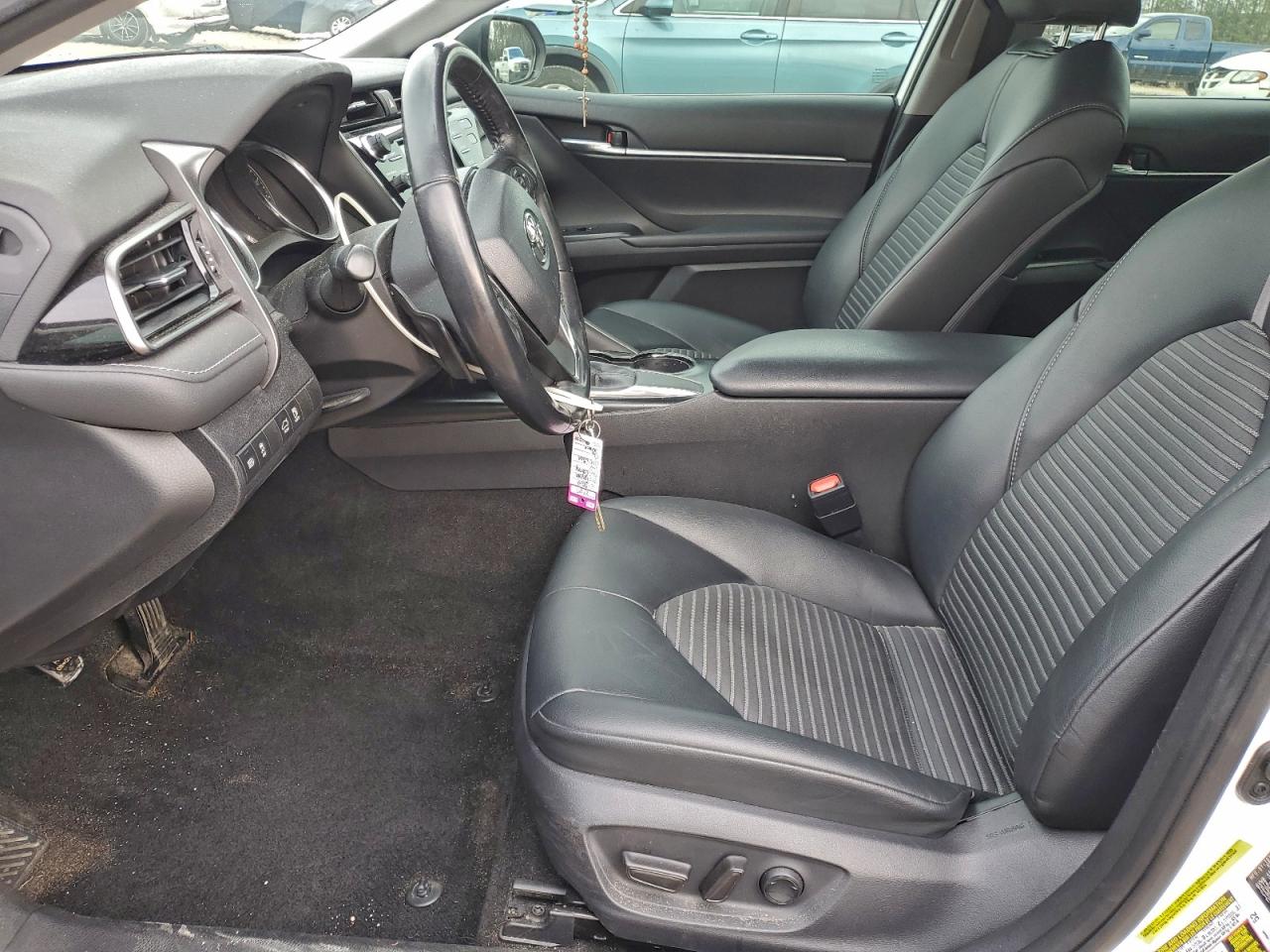 2019 TOYOTA CAMRY L photo 13