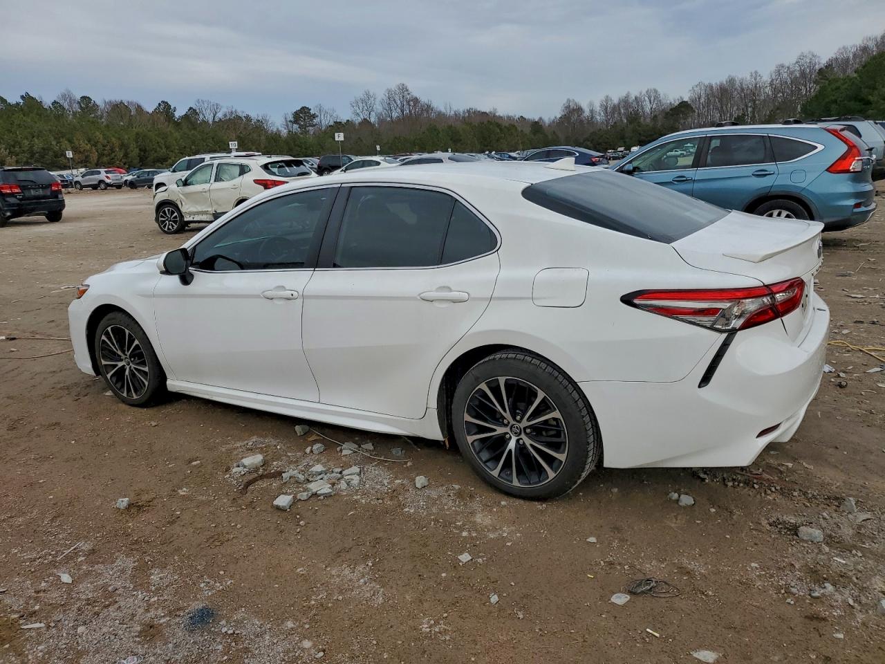 2019 TOYOTA CAMRY L photo 3