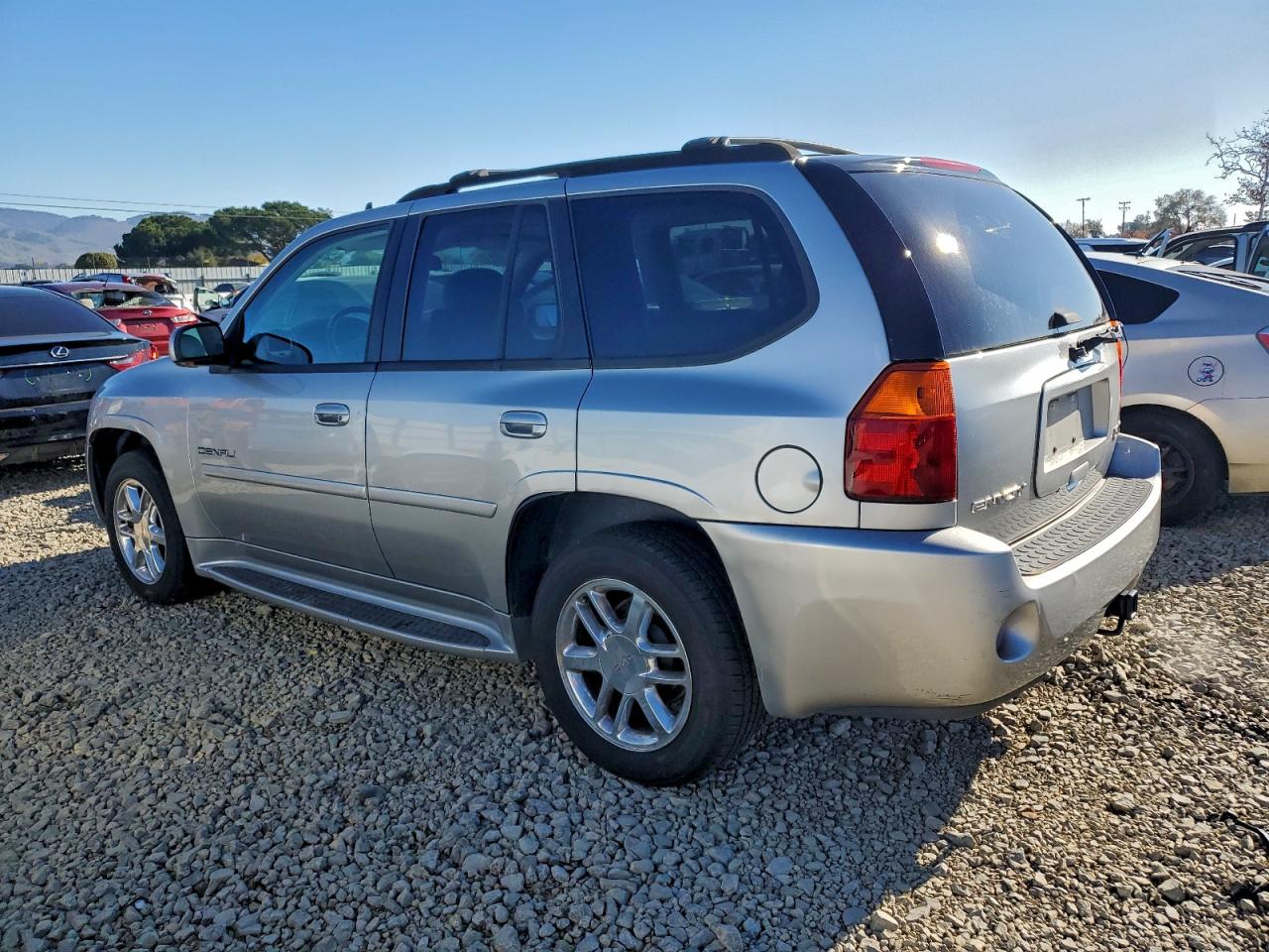 2006 GMC ENVOY DENALI photo 2
