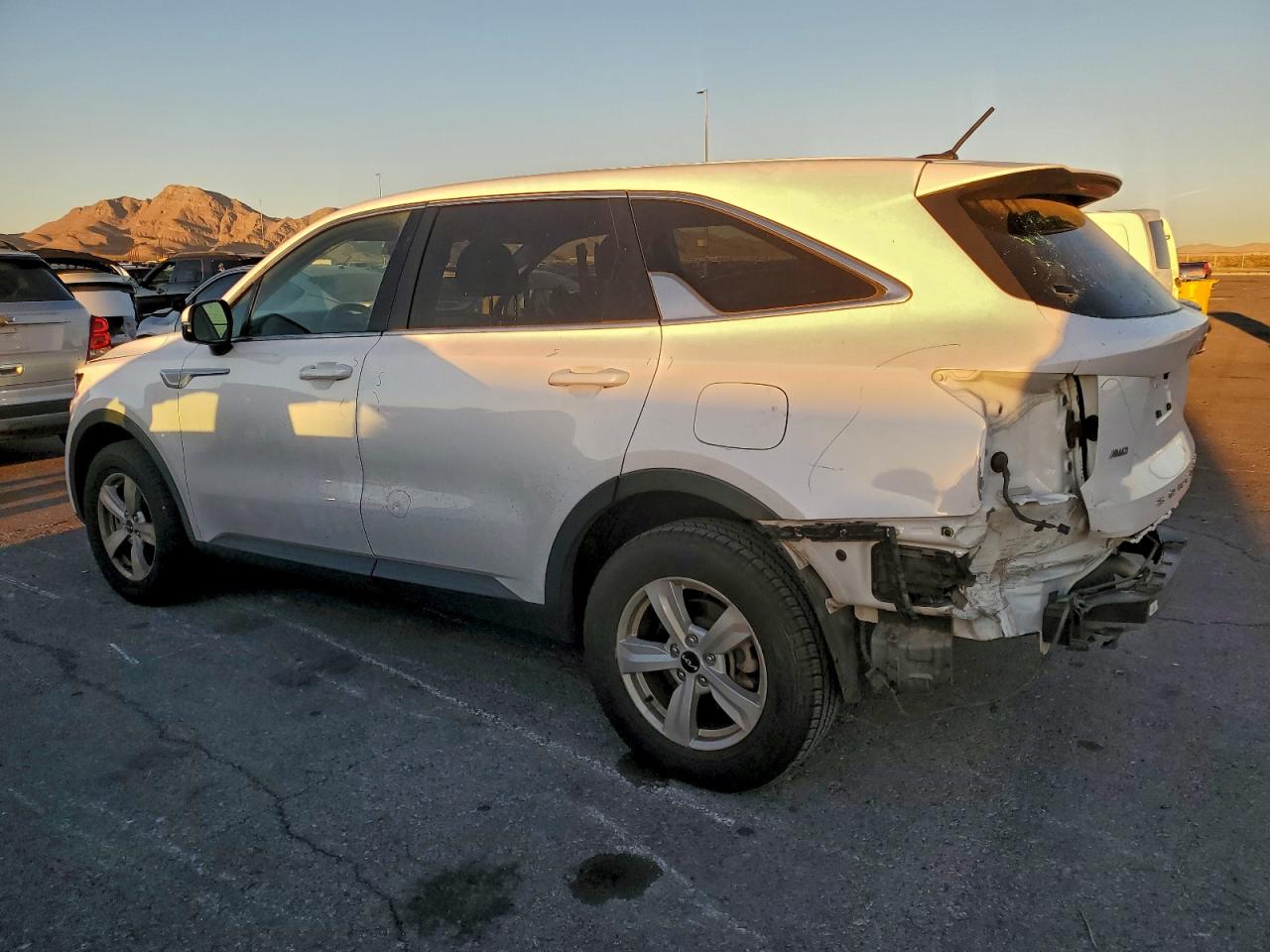 2022 KIA SORENTO LX photo 2