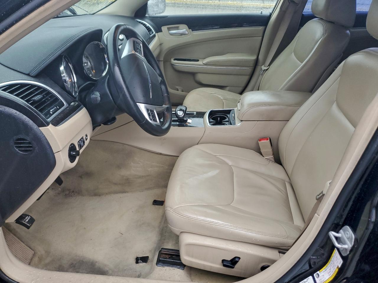 2014 CHRYSLER 300 photo 7