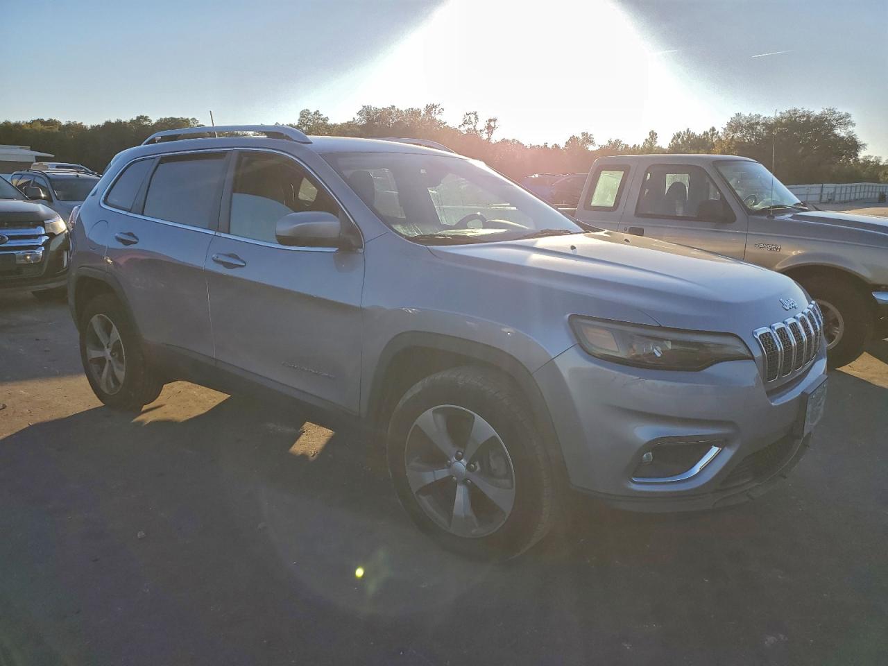 2019 JEEP CHEROKEE LIMITED photo 4