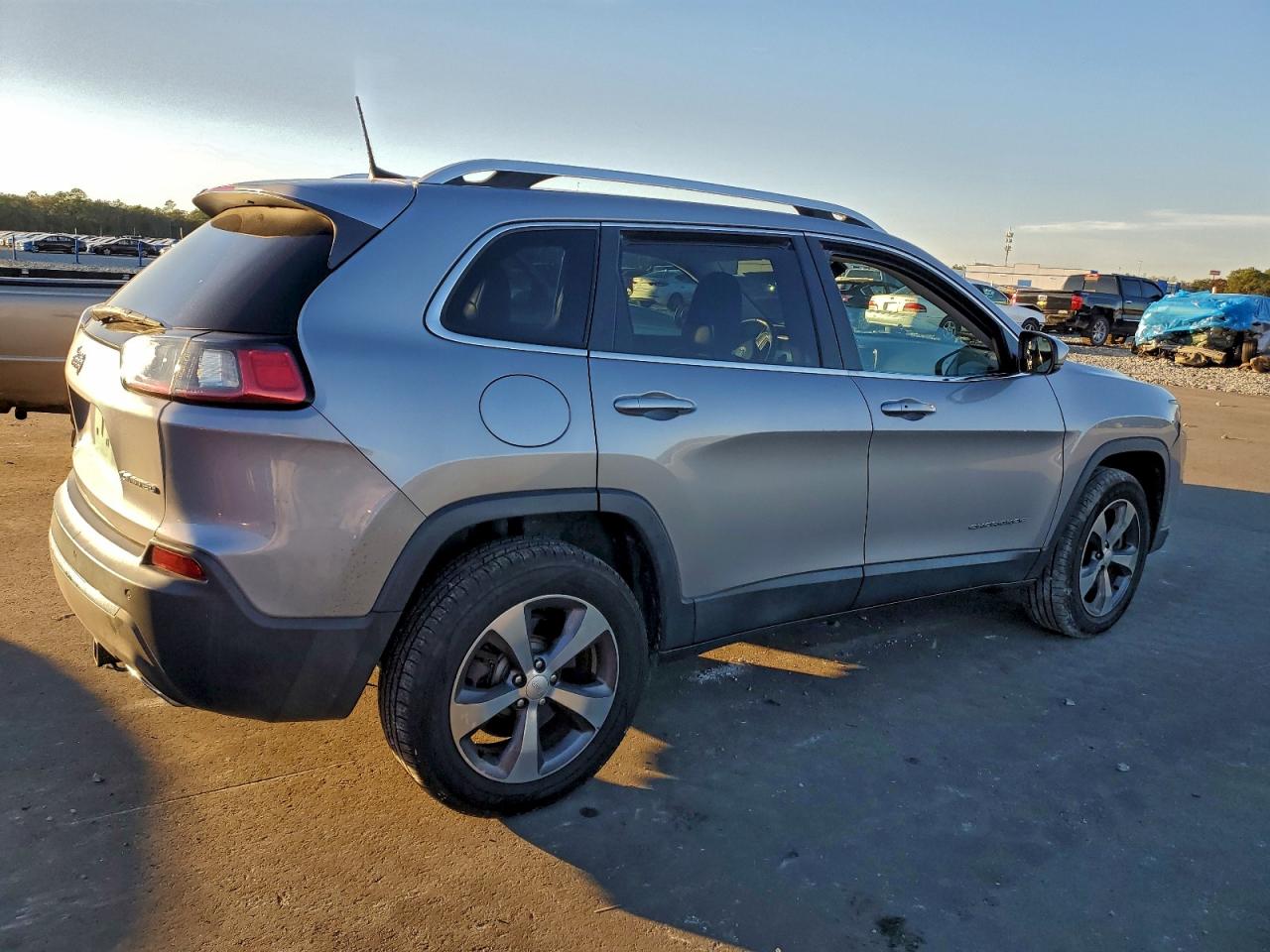 2019 JEEP CHEROKEE LIMITED photo 3