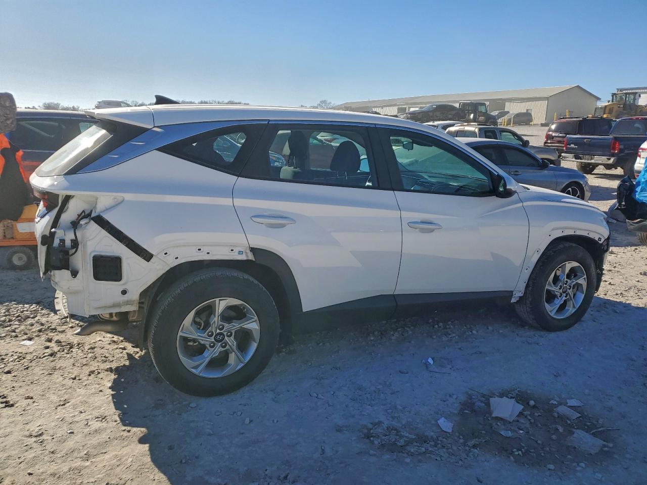 2024 HYUNDAI TUCSON SE photo 3