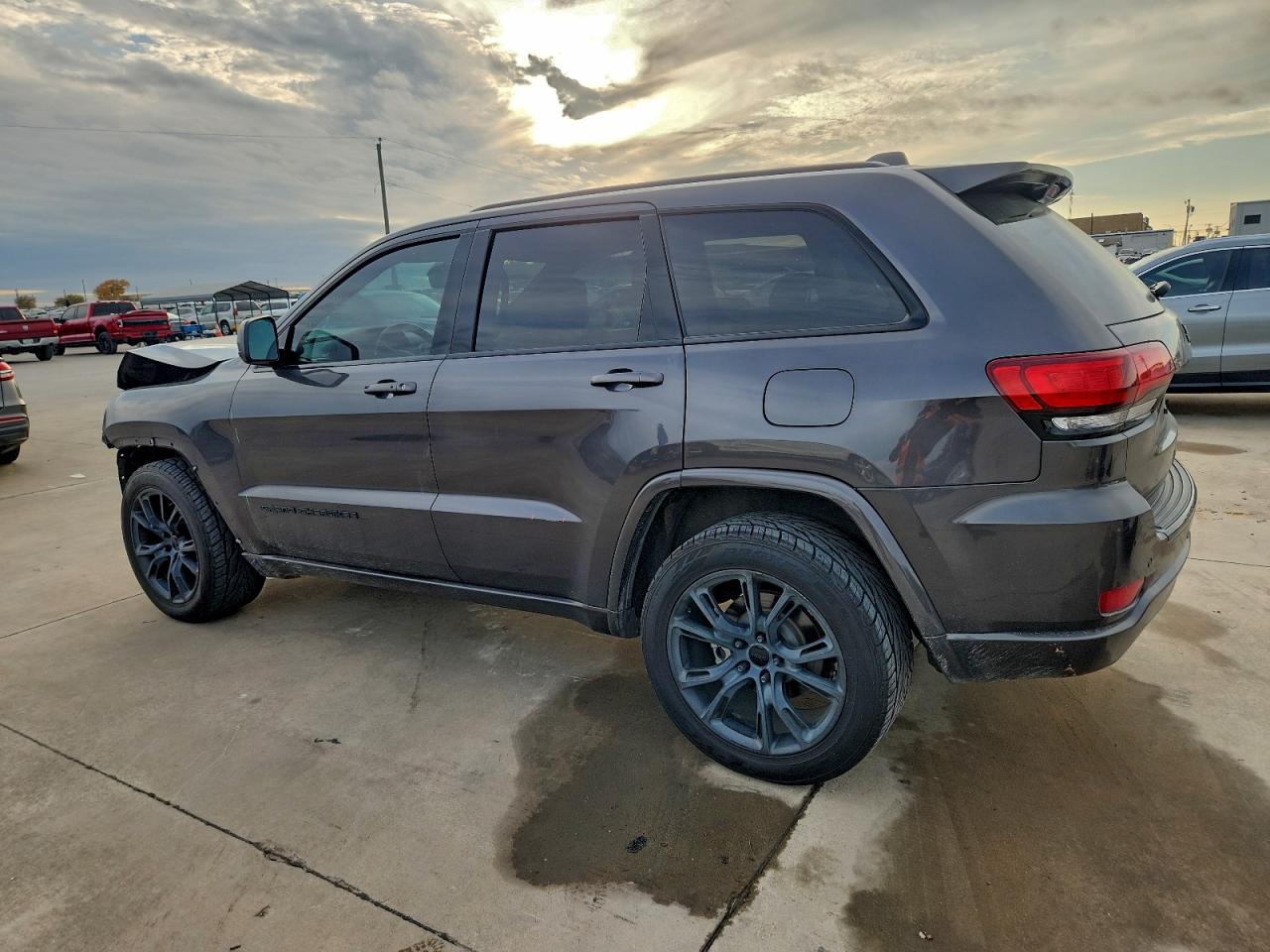2018 JEEP GRAND CHEROKEE LAREDO photo 2