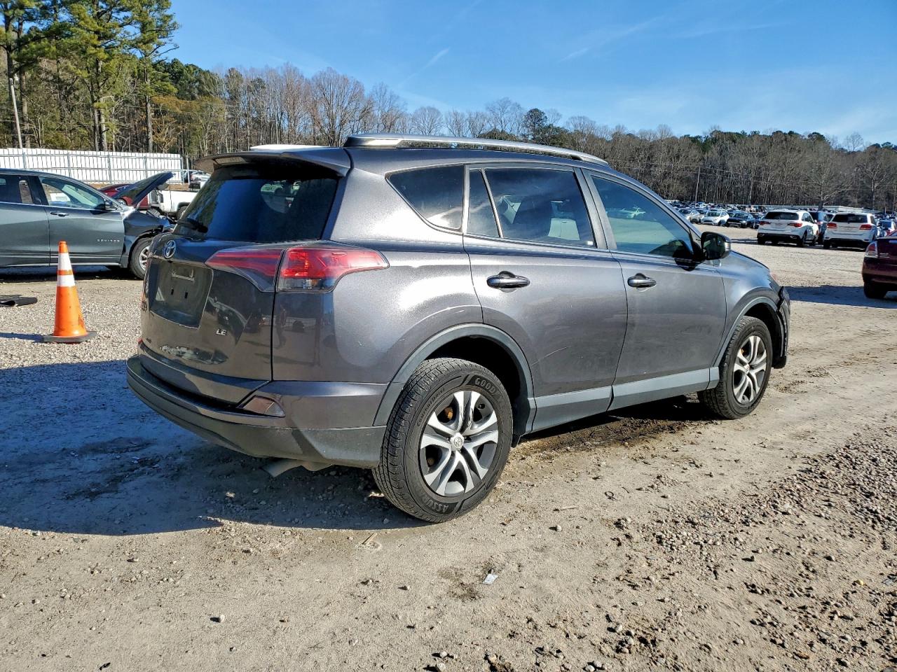 2016 TOYOTA RAV4 LE photo 3