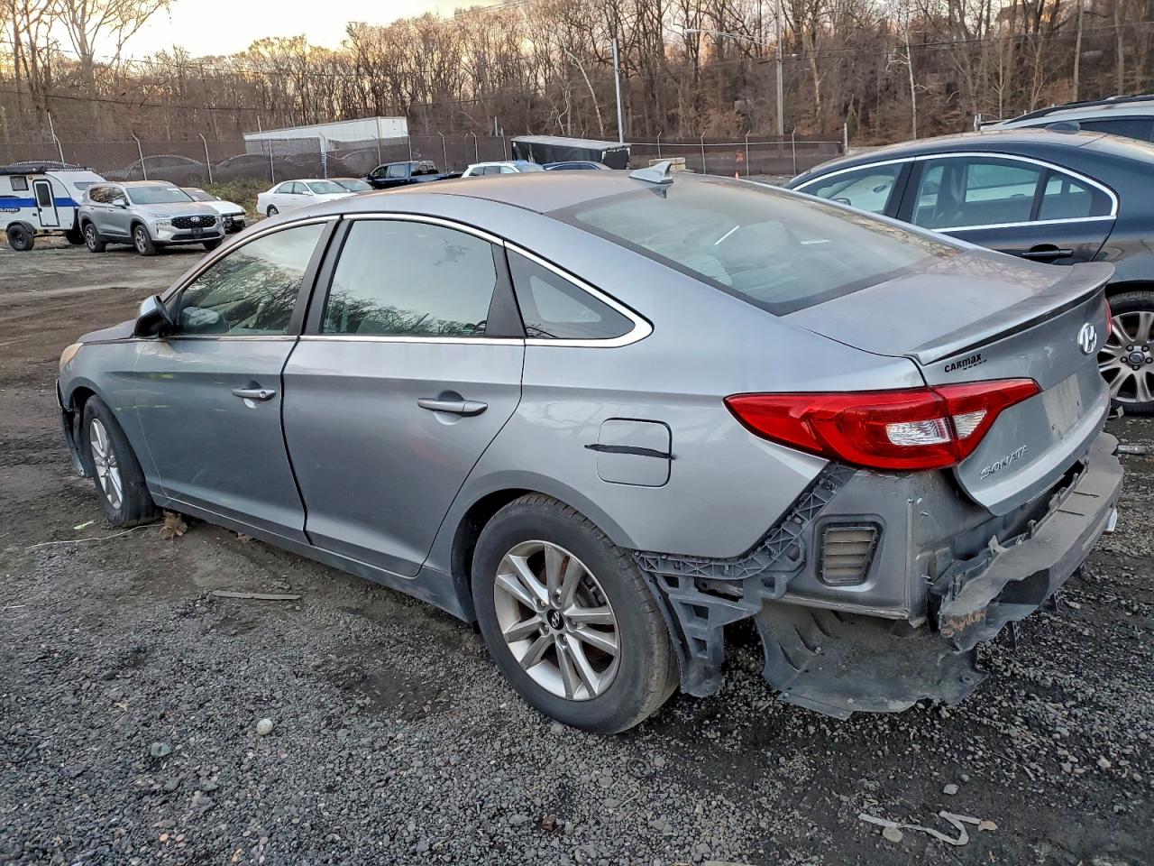 2017 HYUNDAI SONATA SE photo 2