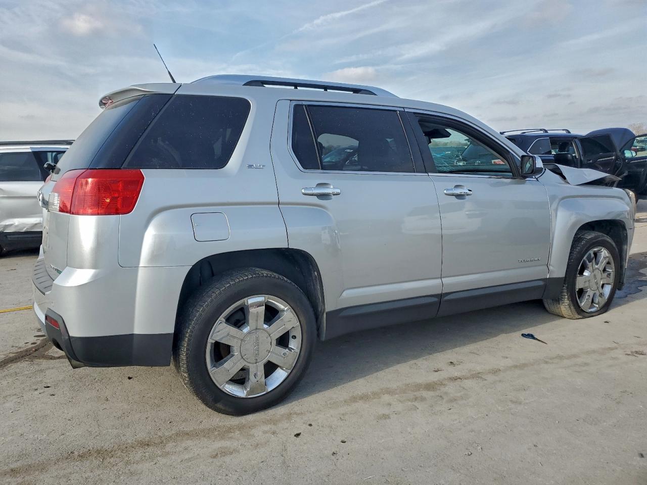 2012 GMC TERRAIN SLT photo 3