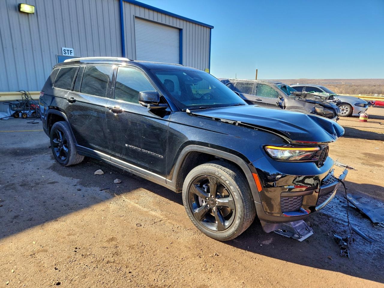 2023 JEEP GRAND CHEROKEE L LAREDO photo 4