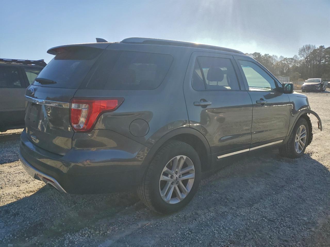2017 FORD EXPLORER XLT photo 5