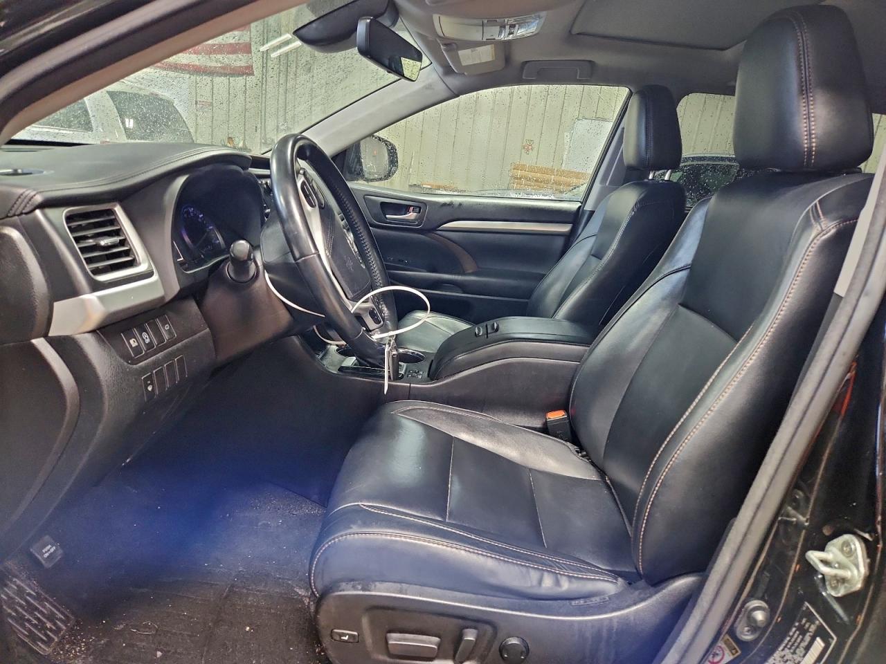2018 TOYOTA HIGHLANDER SE photo 7