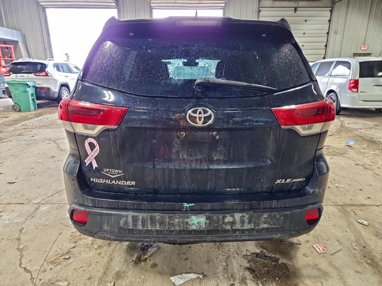 2018 TOYOTA HIGHLANDER SE photo 6