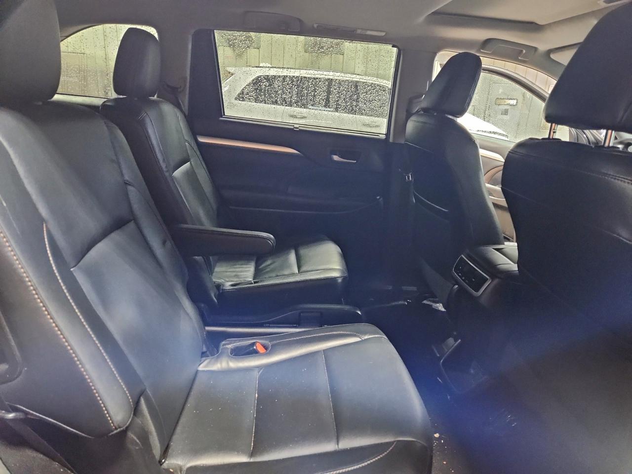 2018 TOYOTA HIGHLANDER SE photo 11