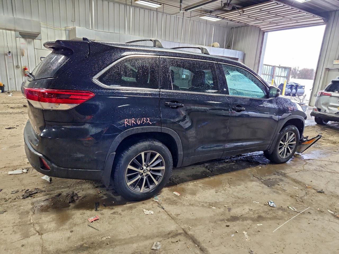2018 TOYOTA HIGHLANDER SE photo 3