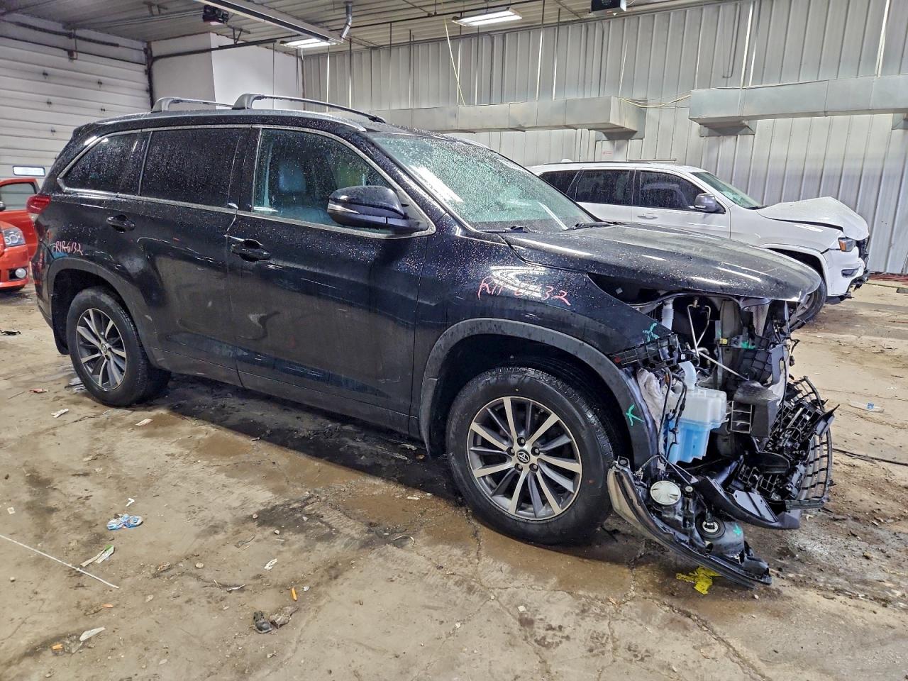 2018 TOYOTA HIGHLANDER SE photo 4
