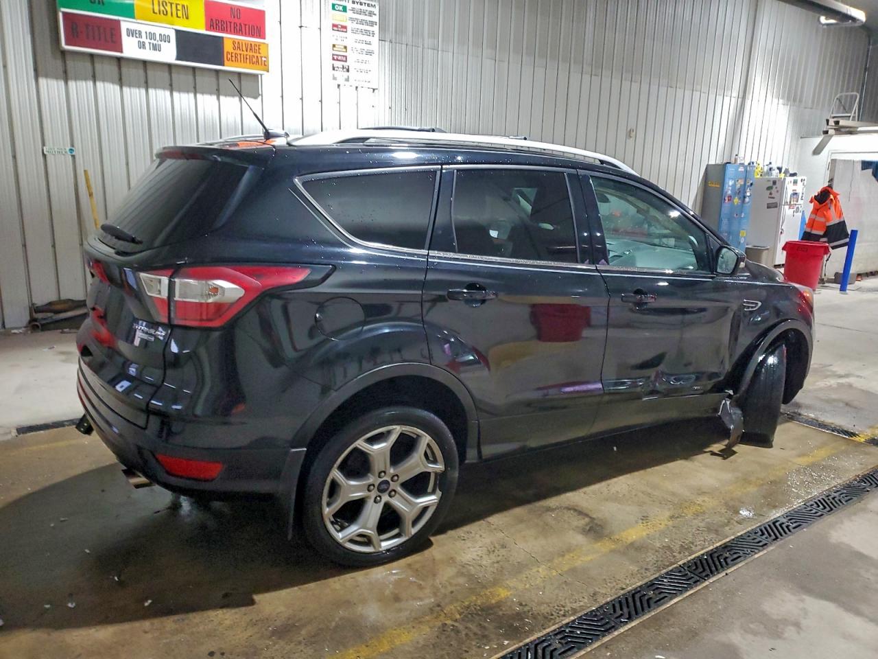 2017 FORD ESCAPE TITANIUM photo 3