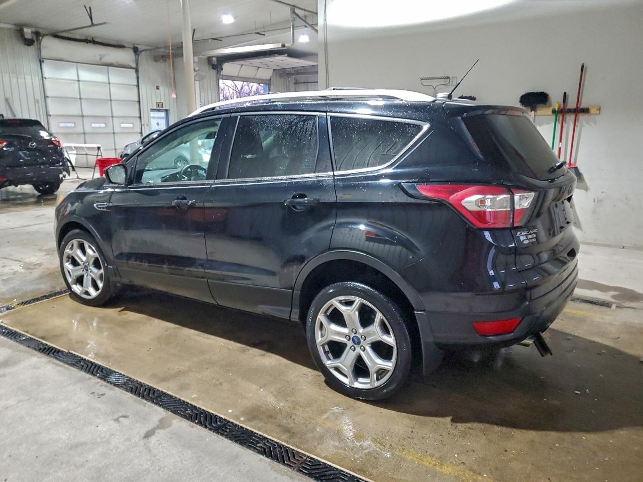 2017 FORD ESCAPE TITANIUM photo 2