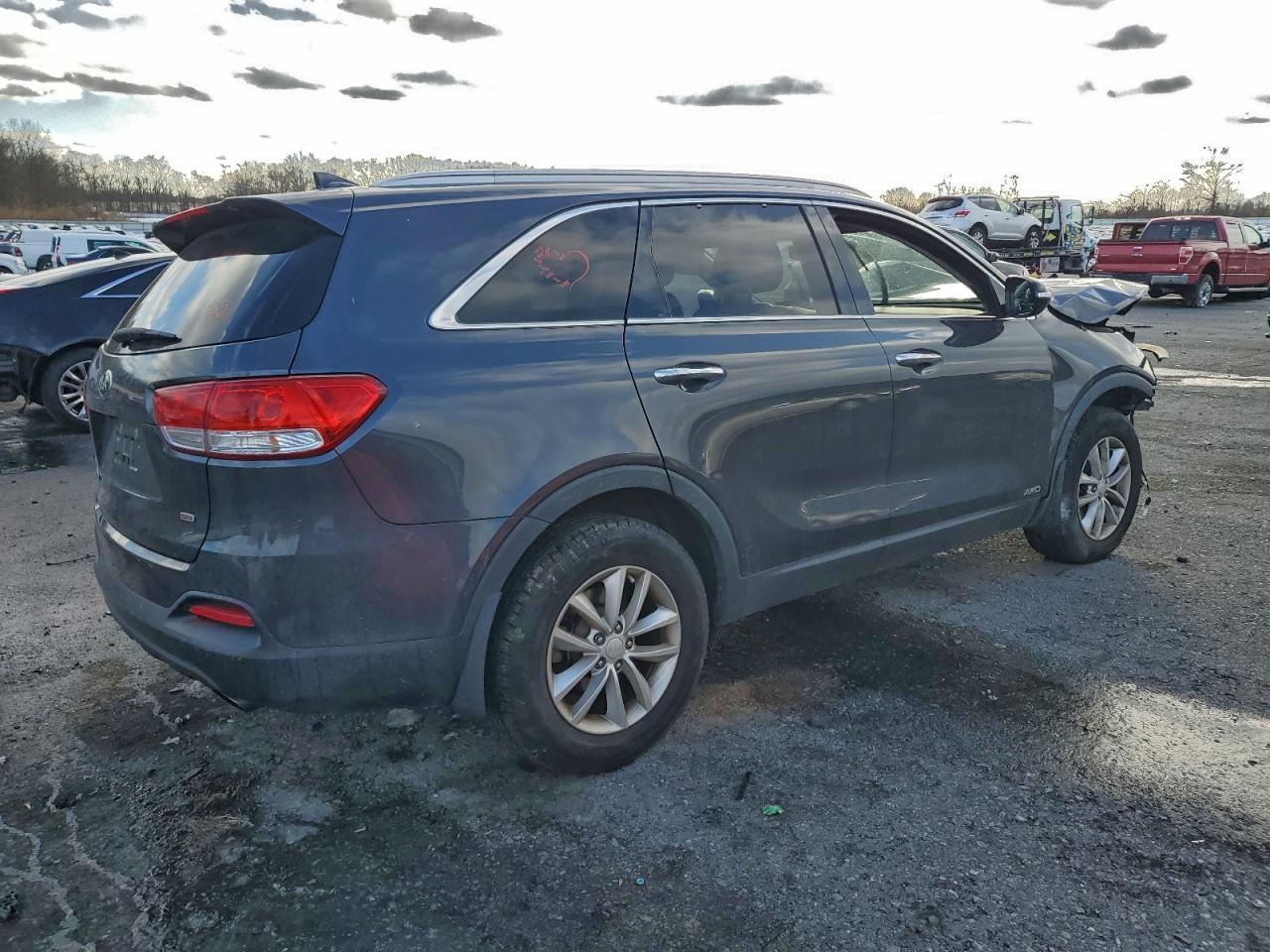 2016 KIA SORENTO LX photo 3