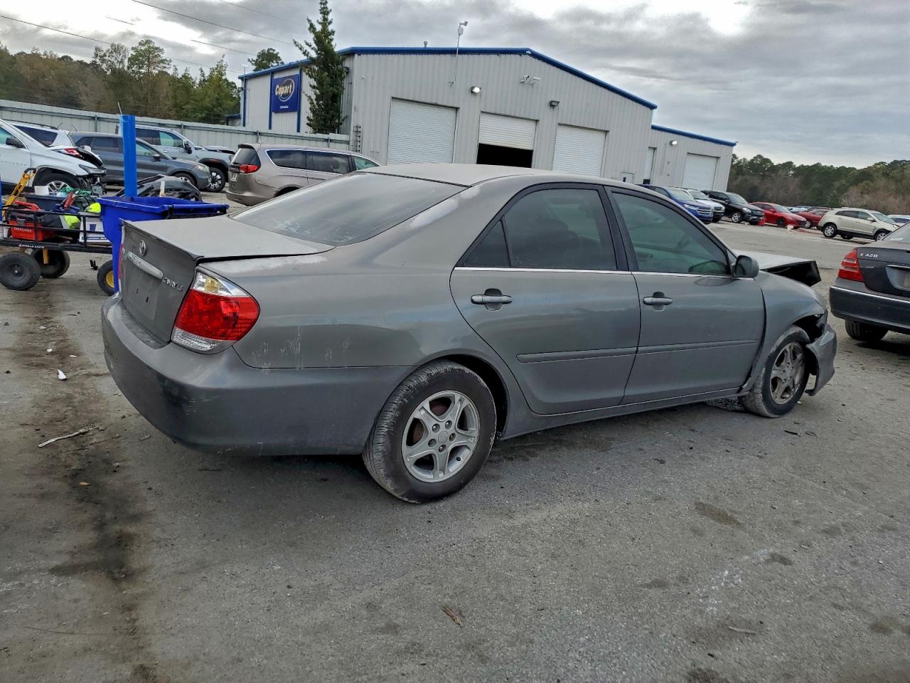 2006 TOYOTA CAMRY LE photo 3