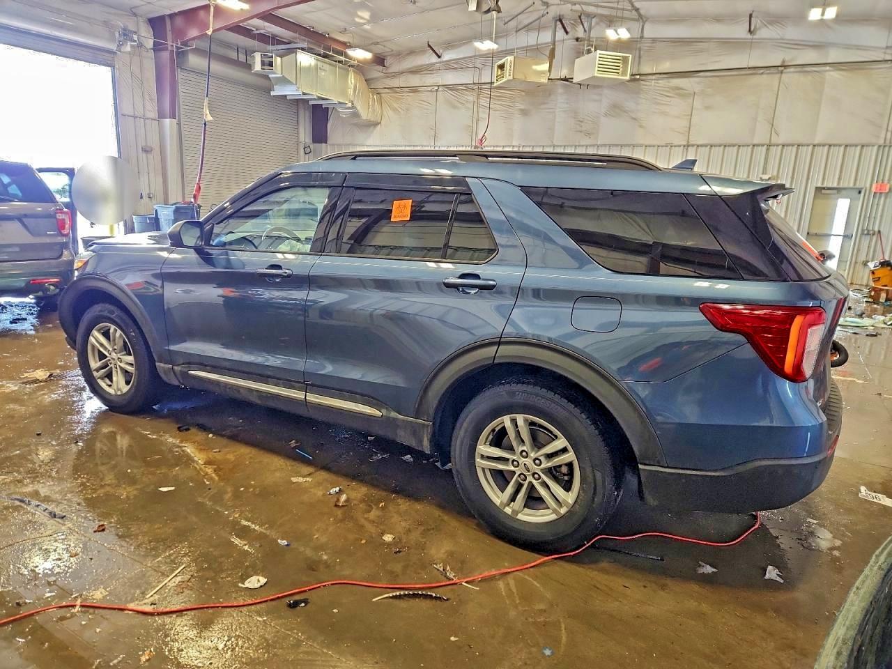 2020 FORD EXPLORER XLT photo 2