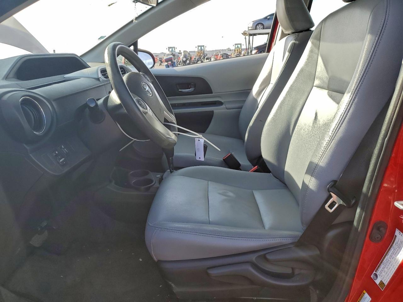 2012 TOYOTA PRIUS C photo 7