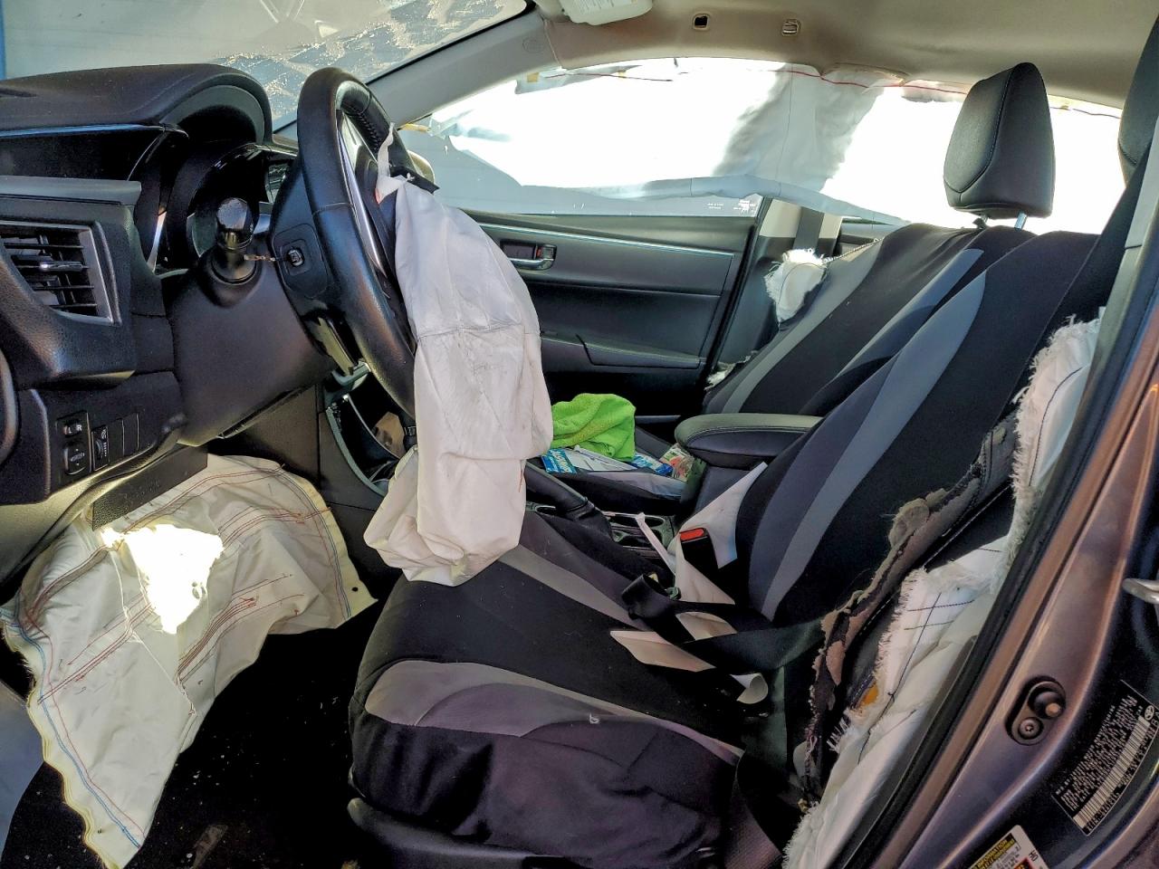 2015 TOYOTA COROLLA L photo 7