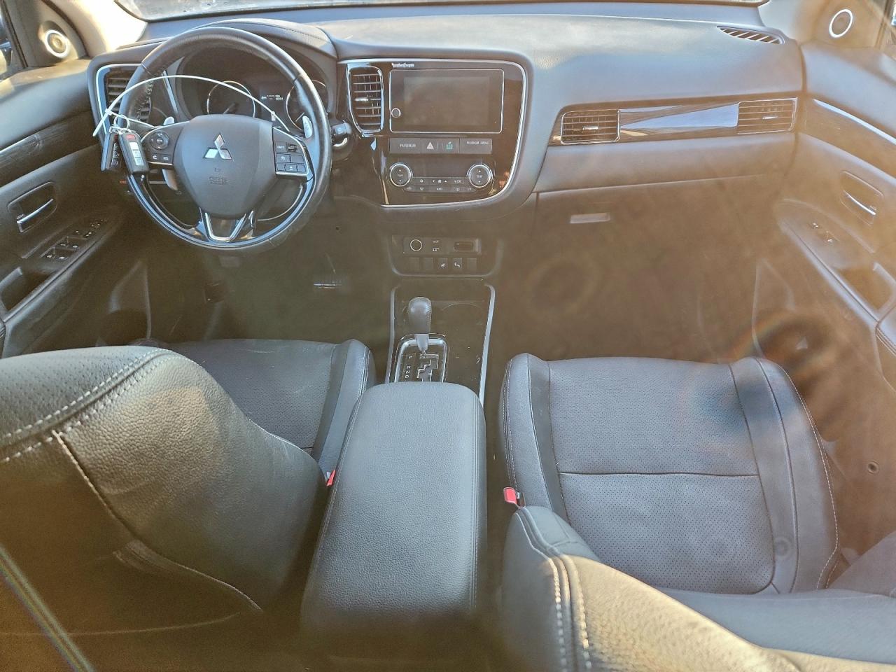 2017 MITSUBISHI OUTLANDER GT photo 8
