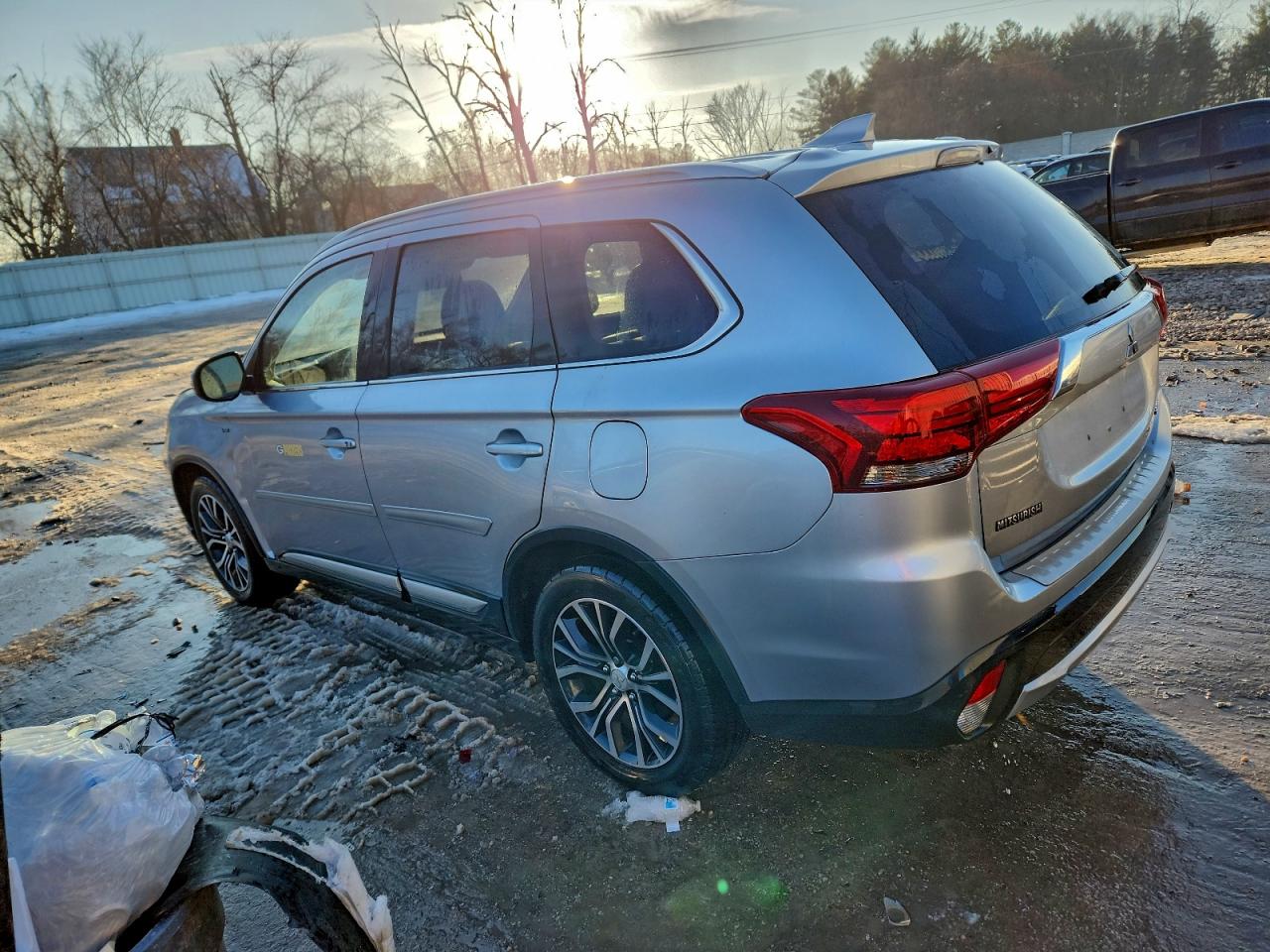 2017 MITSUBISHI OUTLANDER GT photo 2