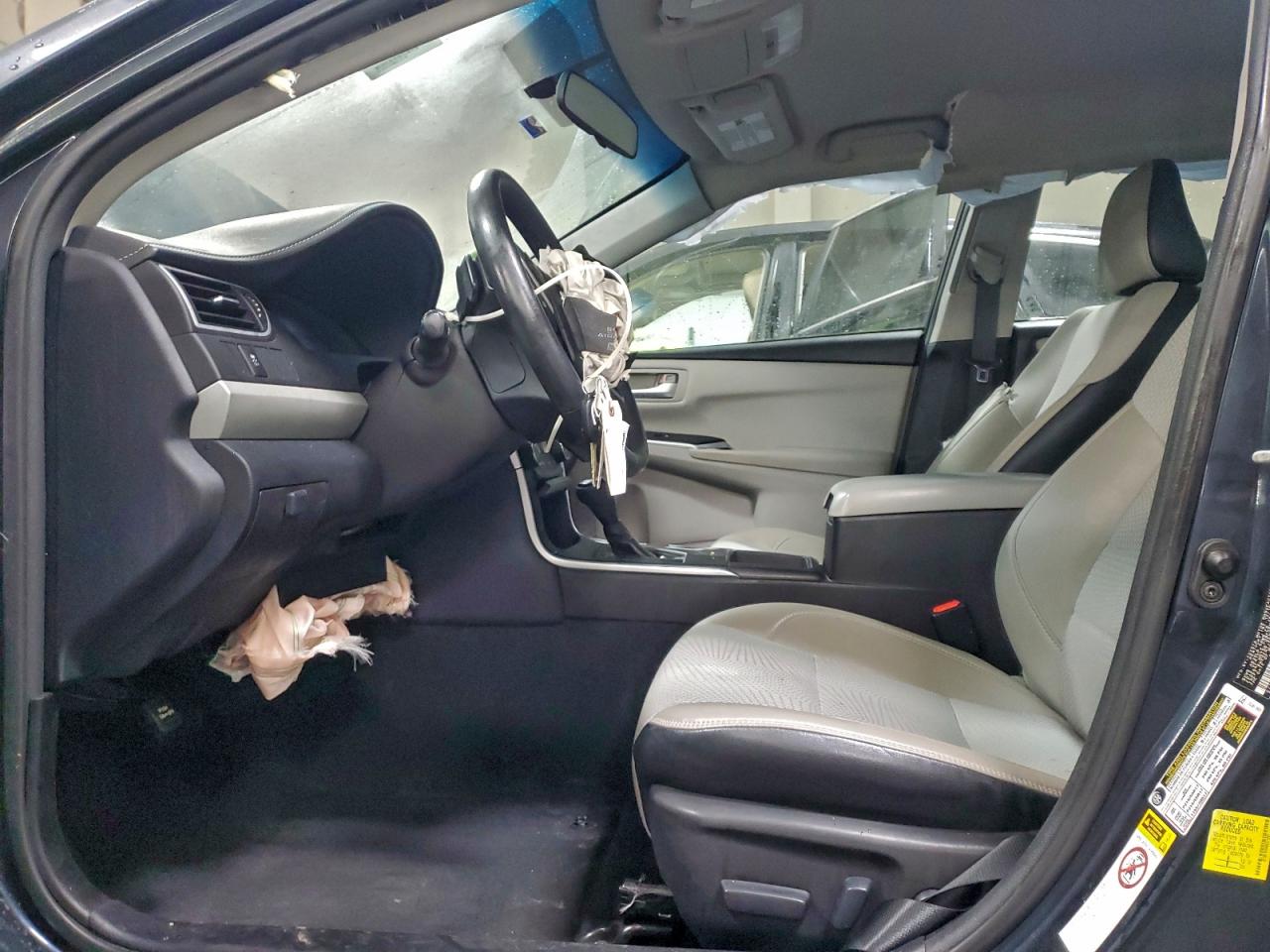 2017 TOYOTA CAMRY LE photo 7