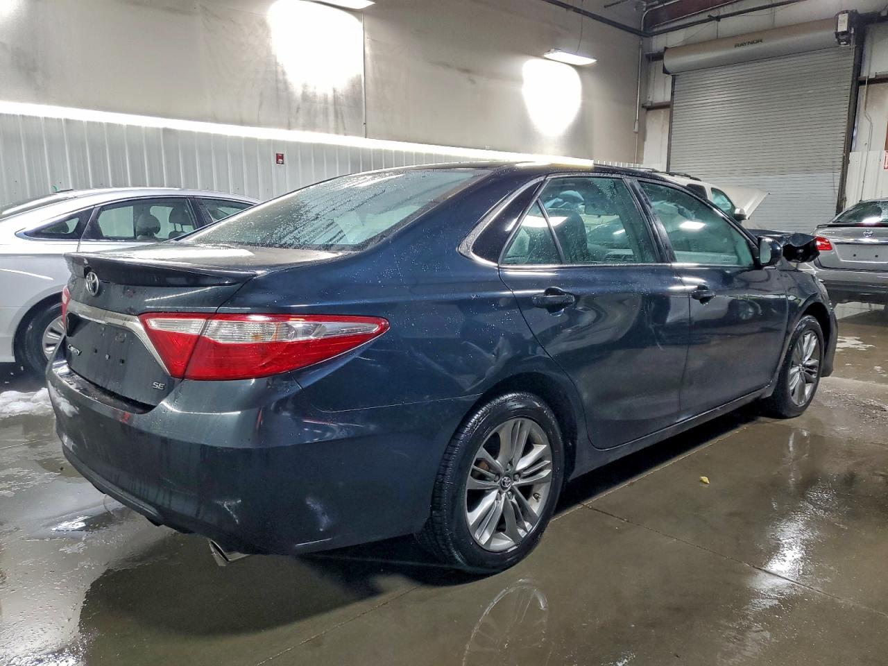 2017 TOYOTA CAMRY LE photo 3