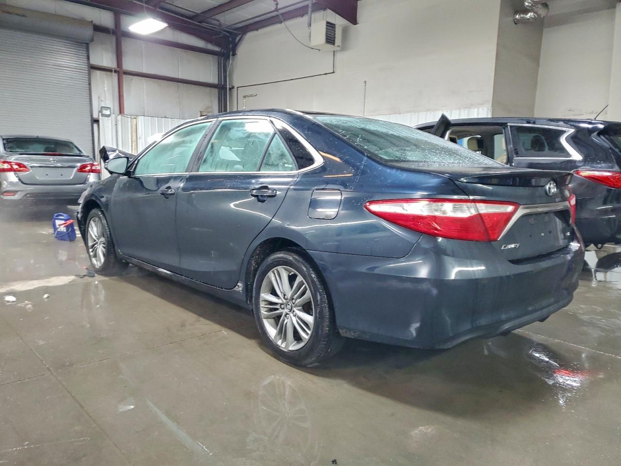 2017 TOYOTA CAMRY LE photo 2