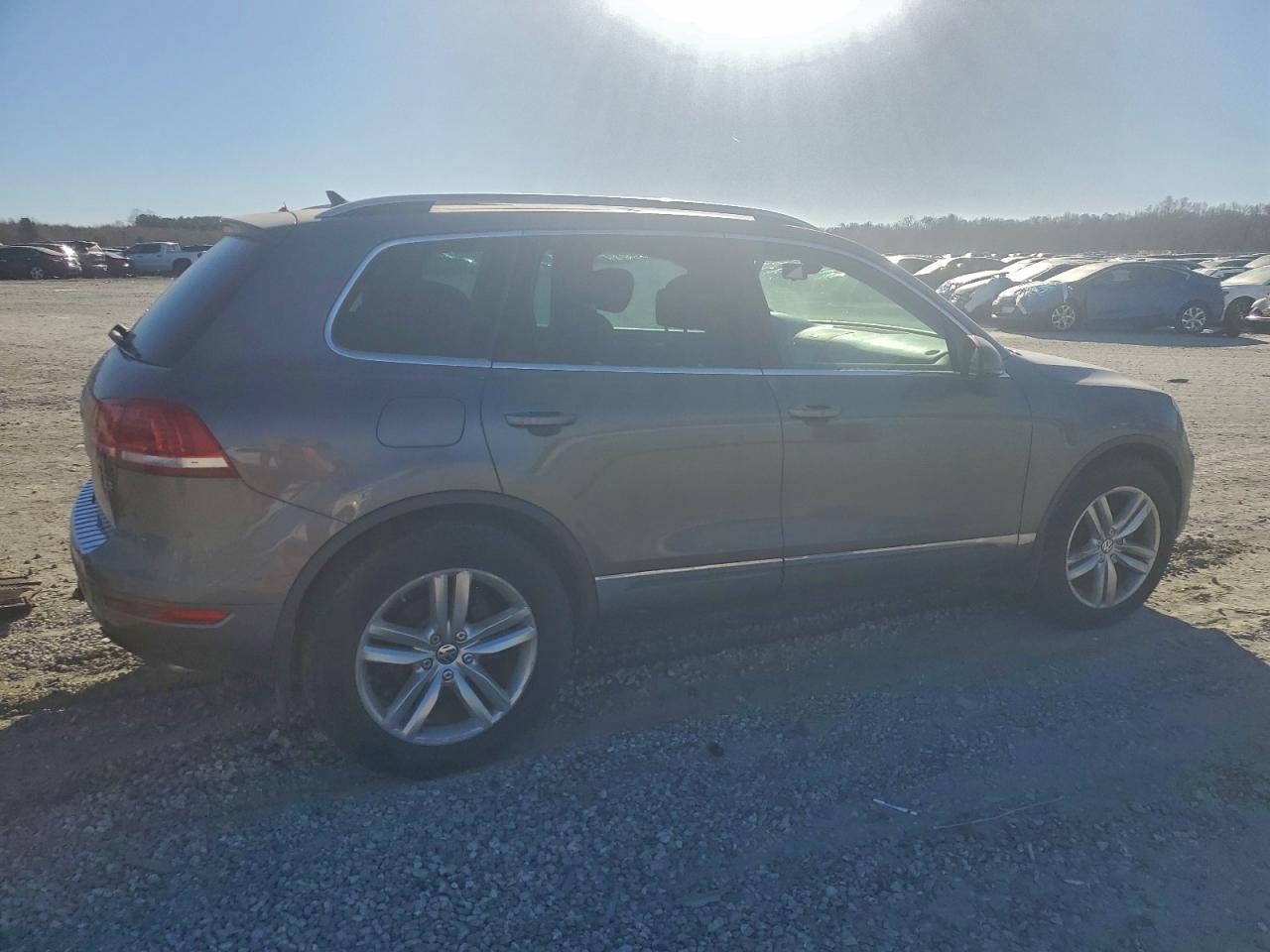 2014 VOLKSWAGEN TOUAREG V6 photo 3