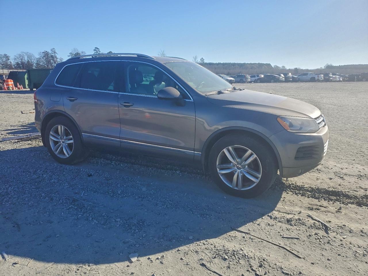 2014 VOLKSWAGEN TOUAREG V6 photo 4