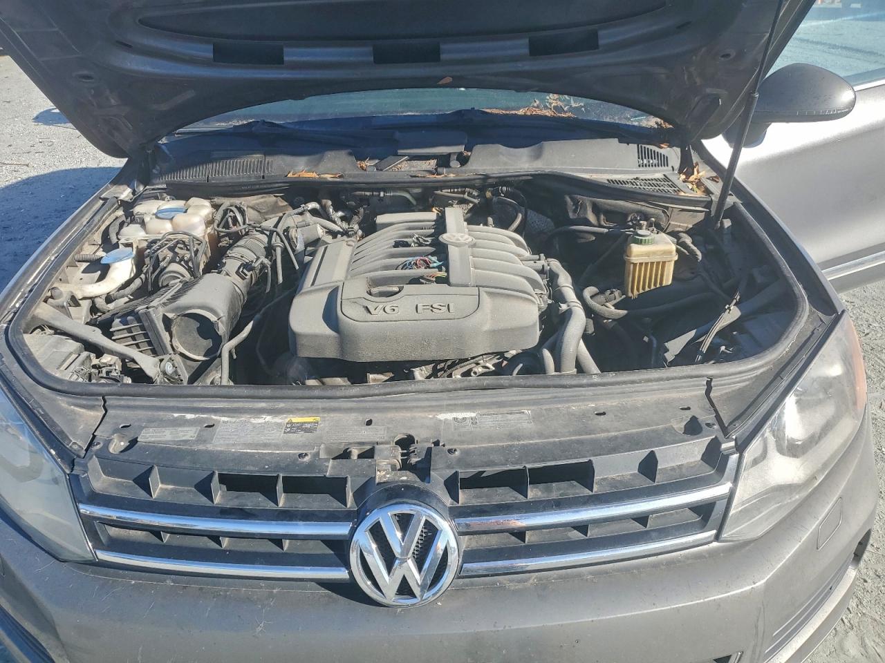 2014 VOLKSWAGEN TOUAREG V6 photo 12
