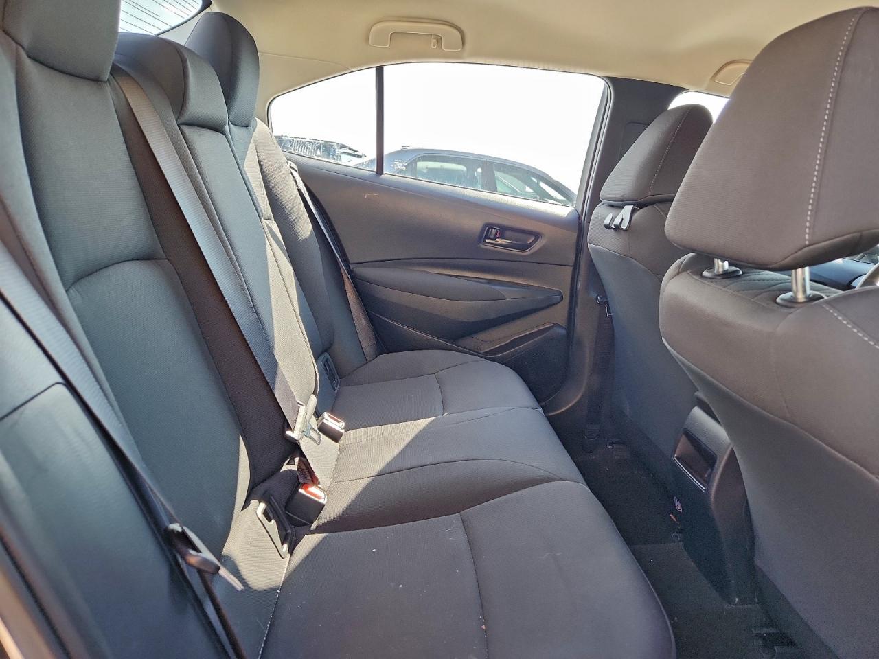 2022 TOYOTA COROLLA LE photo 10