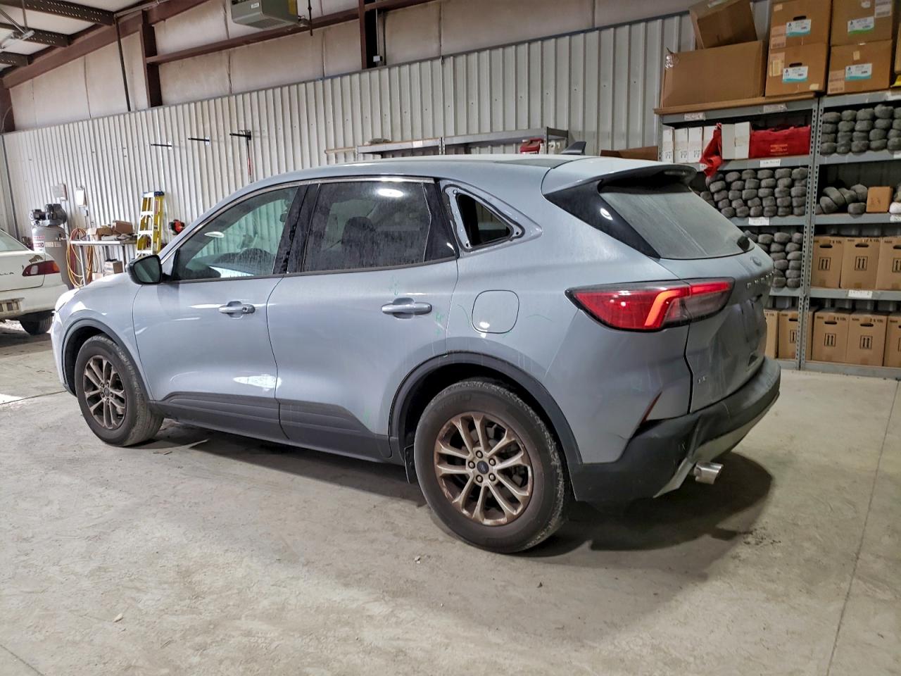 2022 FORD ESCAPE SE photo 2