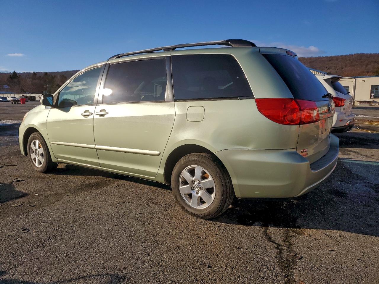 2008 TOYOTA SIENNA XLE photo 2