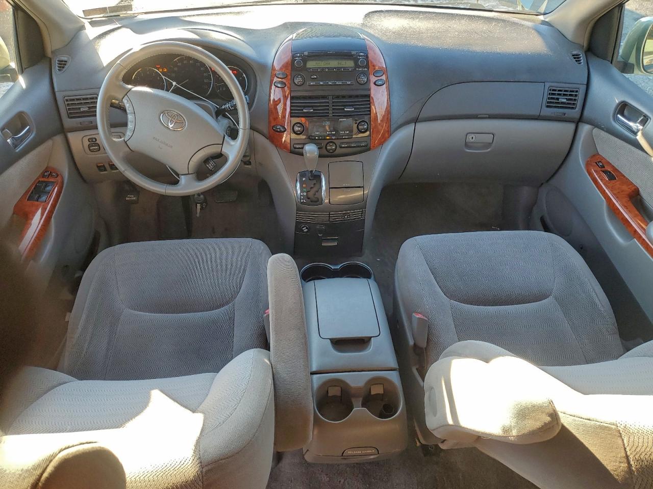 2008 TOYOTA SIENNA XLE photo 8