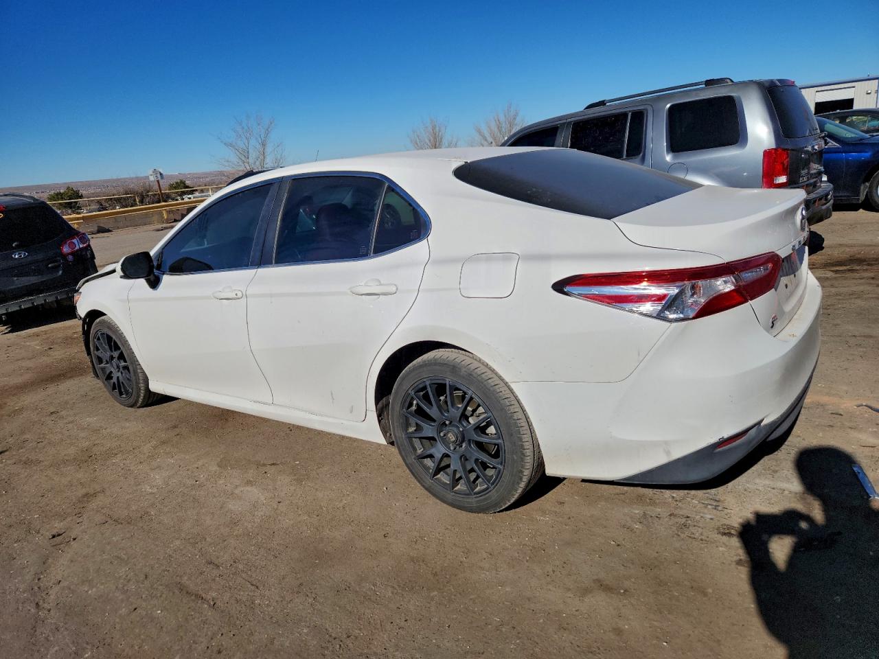 2018 TOYOTA CAMRY L photo 2