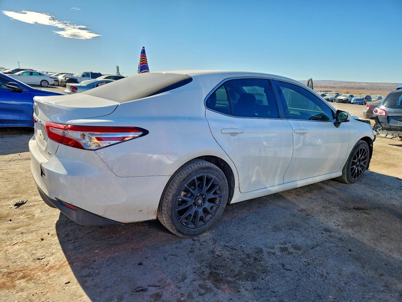 2018 TOYOTA CAMRY L photo 3