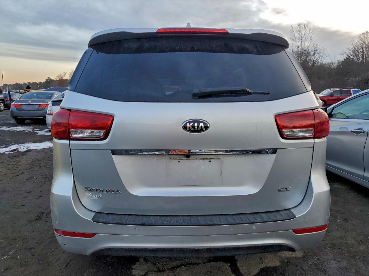 2017 KIA SEDONA EX photo 6