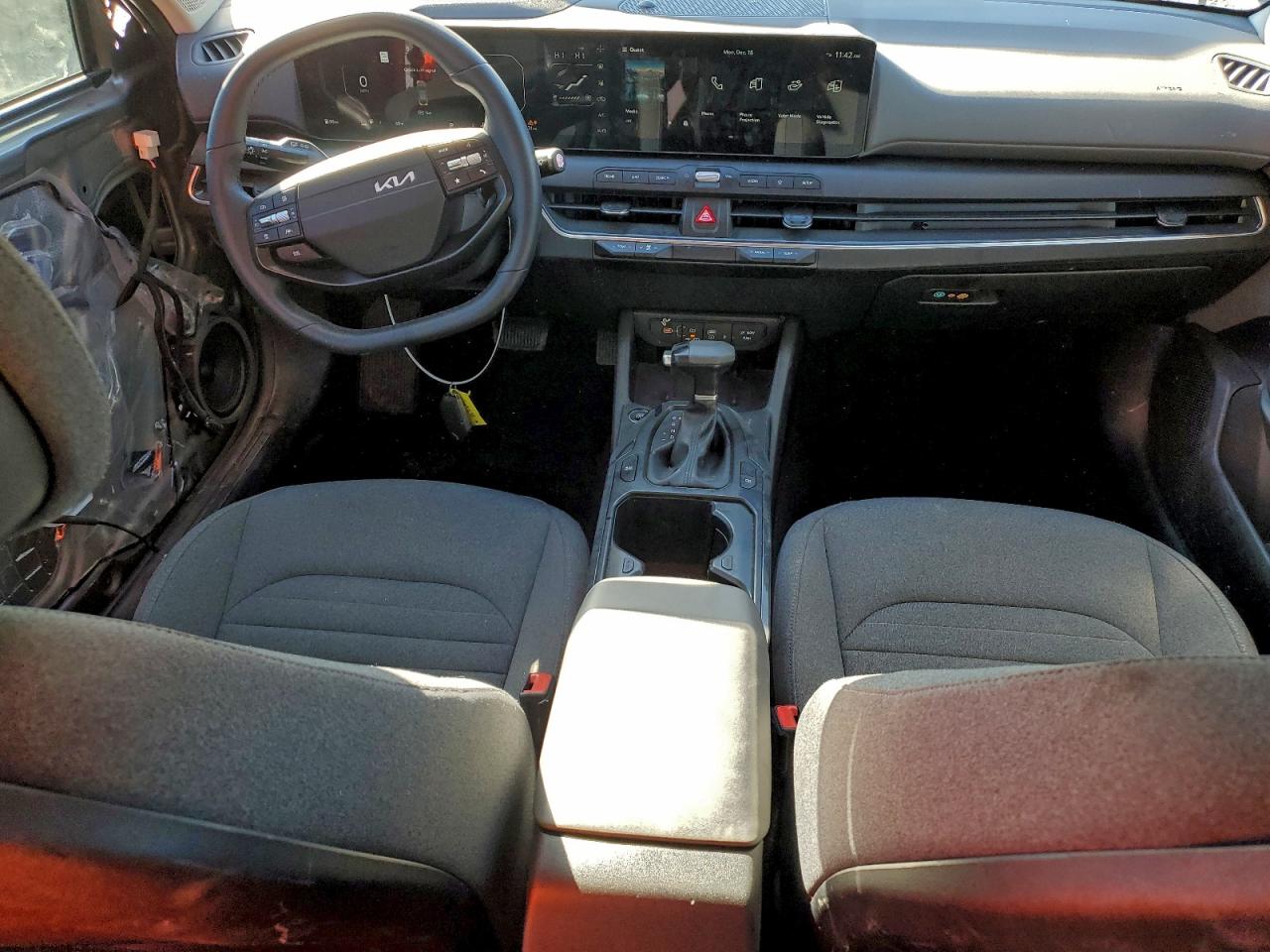 2025 KIA K4 EX photo 8