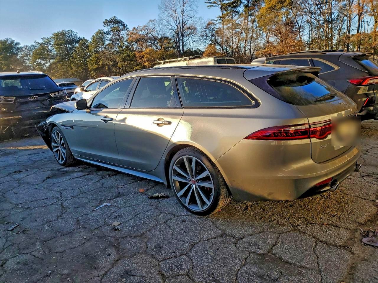 2018 JAGUAR XF S photo 2