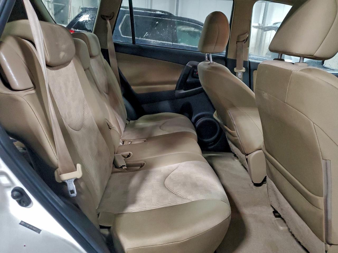 2010 TOYOTA RAV4 photo 11