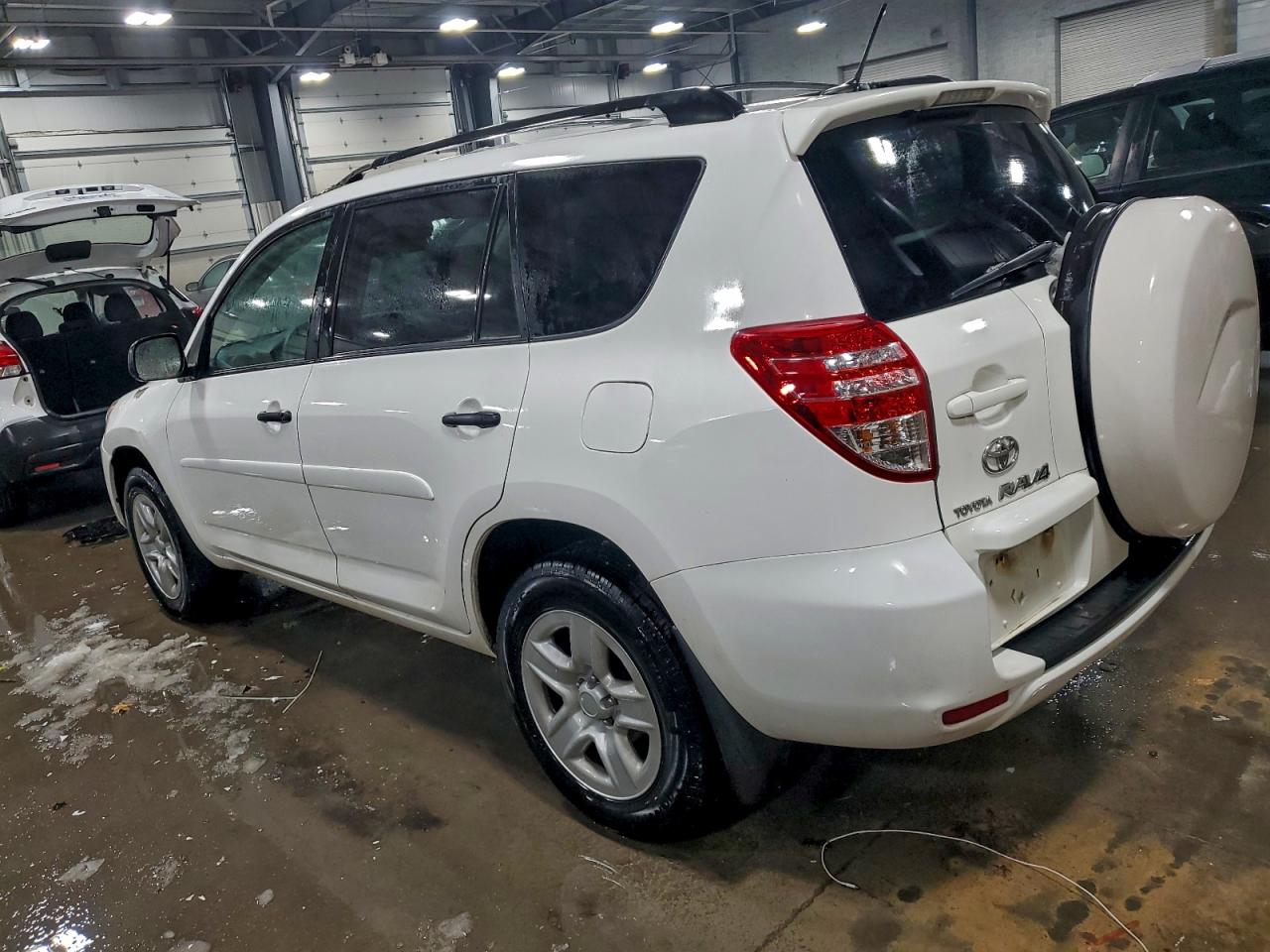 2010 TOYOTA RAV4 photo 2
