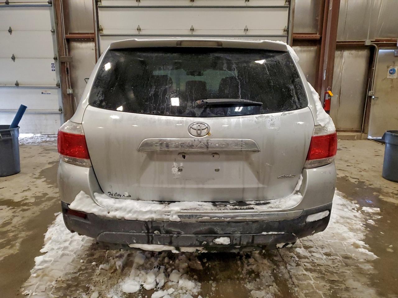 2013 TOYOTA HIGHLANDER BASE photo 6