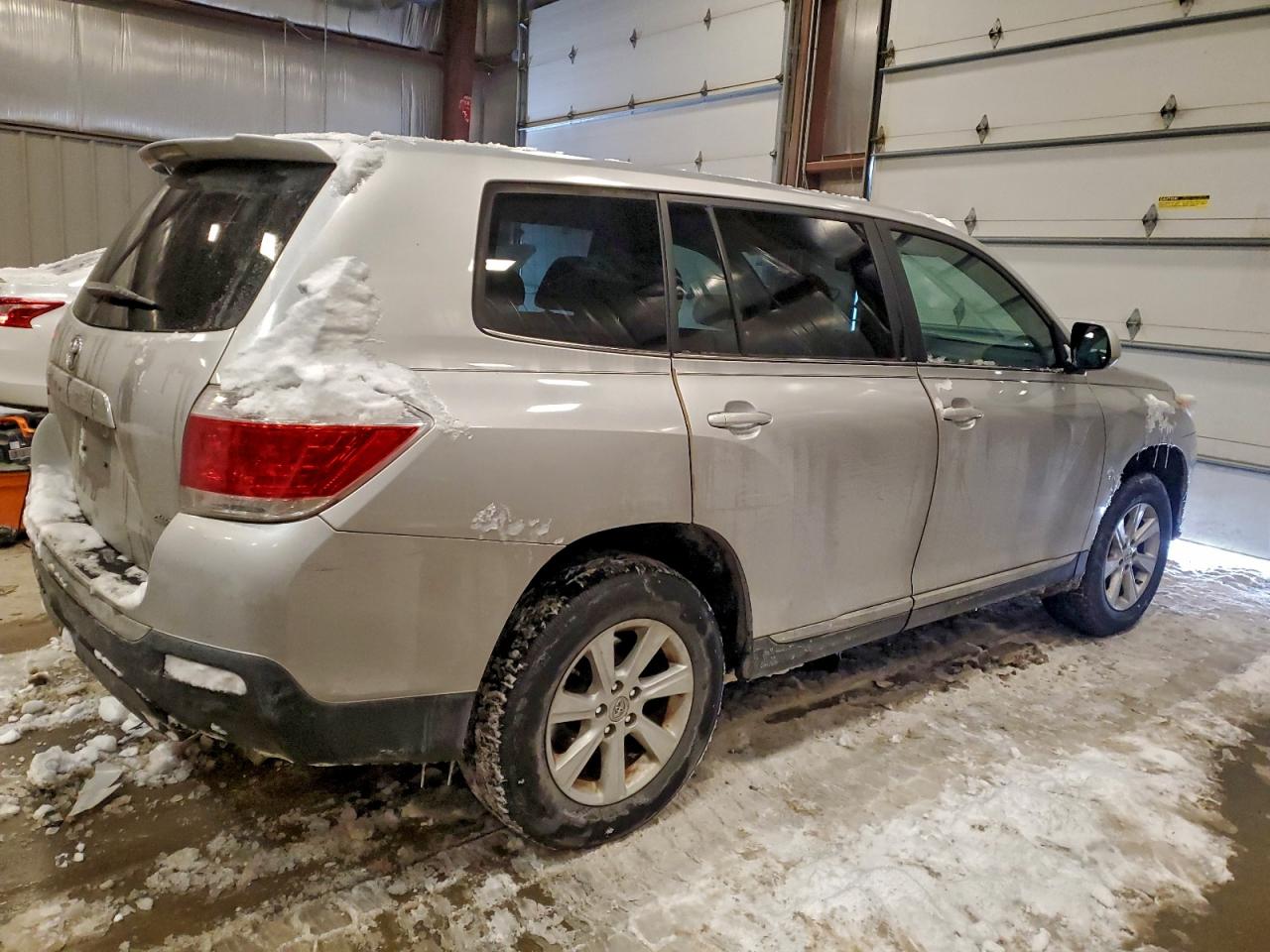 2013 TOYOTA HIGHLANDER BASE photo 3