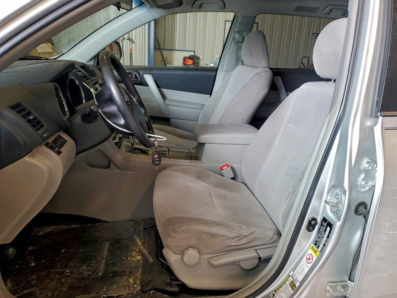 2013 TOYOTA HIGHLANDER BASE photo 7