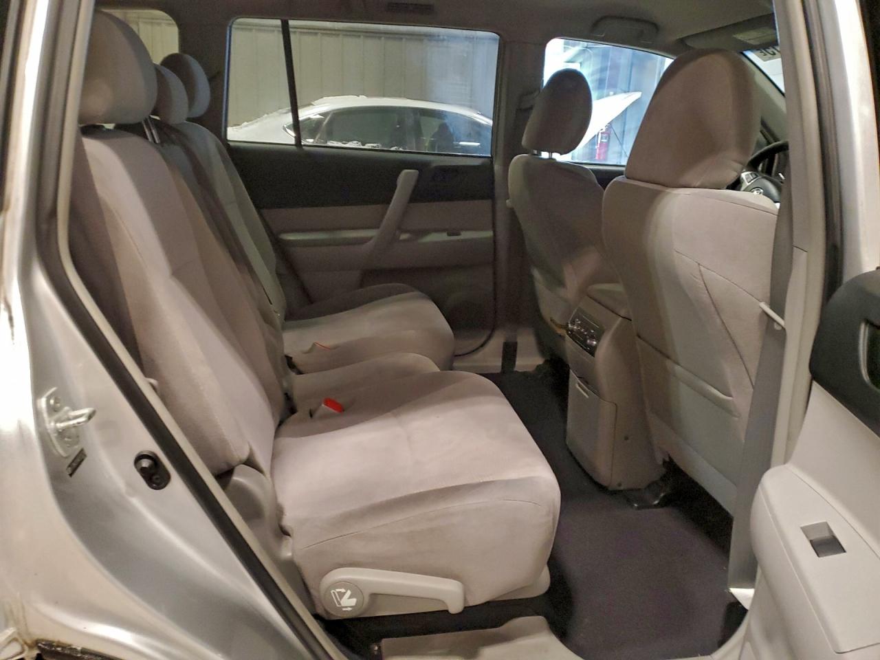 2013 TOYOTA HIGHLANDER BASE photo 10