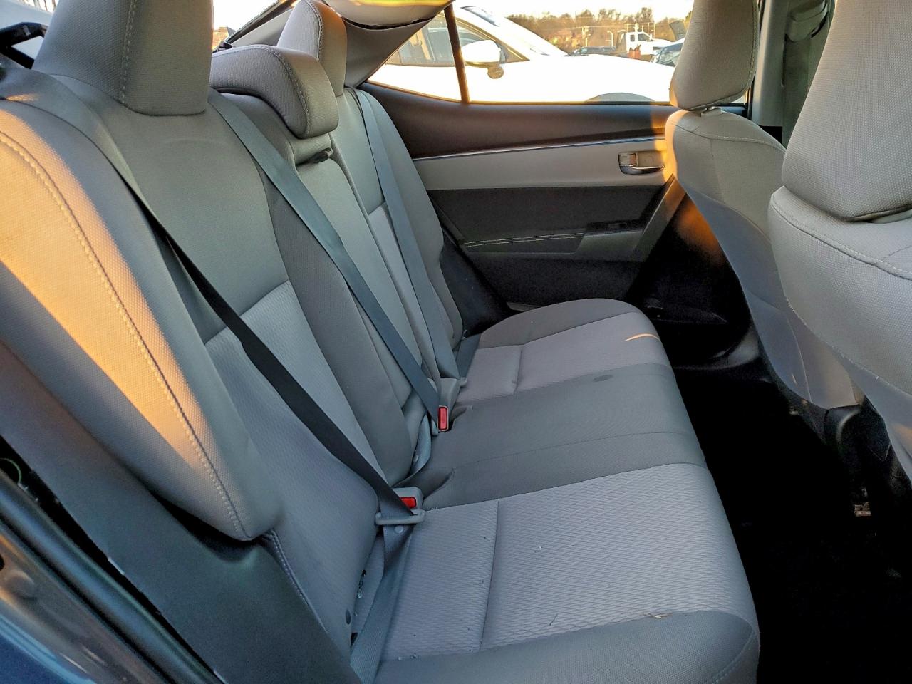 2015 TOYOTA COROLLA L photo 10